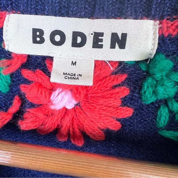 BODEN Sweater Floral Embroidered - Picture 8 of 9